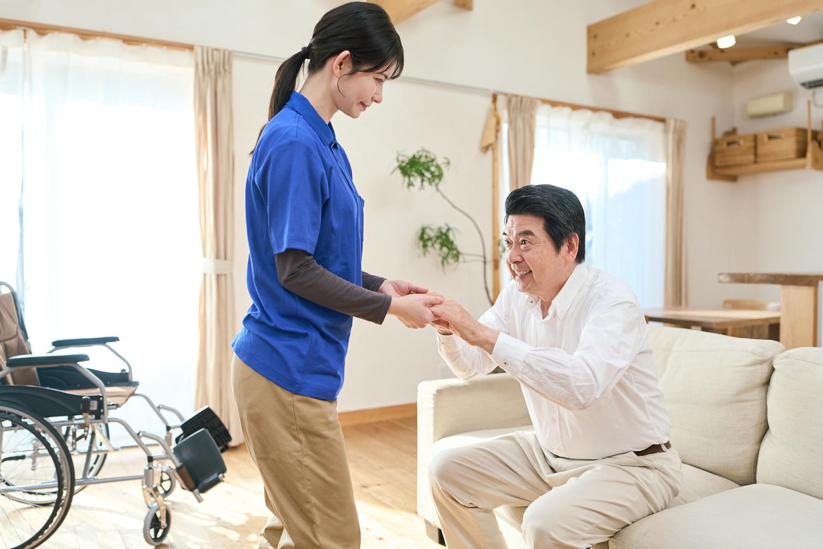 Home Caregivers in New York – 6 Roles in Healthcare Staffing Services